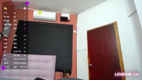 Snapshot of mommyissuess_ chatting on 03-06-25, 01:48 Daphne online show from 03-06-25, 01:48