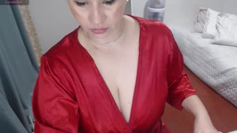 Snapshot of mommyissuess_ chatting on 02-17-26, 12:56 Daphne online show from 02-17-26, 12:56