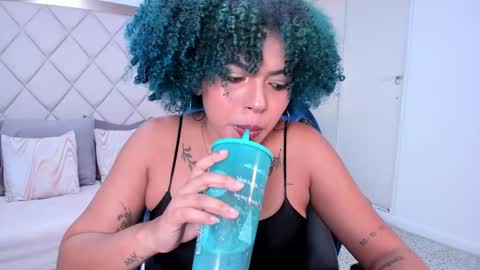 Momo  online show from 11-25-25, 09:48