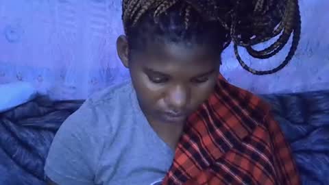 Snapshot of momsdoll chatting on 01-13-26, 05:24 momsdoll online show from 01-13-26, 05:24