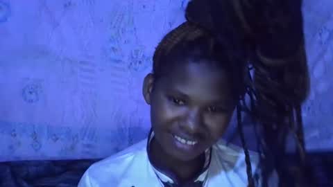 Snapshot of momsdoll chatting on 01-13-26, 05:51 momsdoll online show from 01-13-26, 05:51