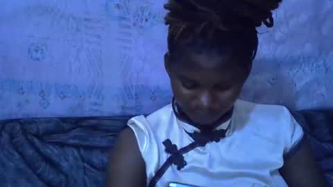 Snapshot of momsdoll chatting on 01-14-26, 06:30 momsdoll online show from 01-14-26, 06:30