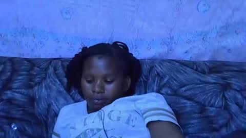 Snapshot of momsdoll chatting on 02-03-26, 06:22 momsdoll online show from 02-03-26, 06:22