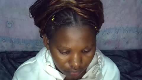 Snapshot of momsdoll chatting on 04-05-26, 05:32 momsdoll online show from 04-05-26, 05:32