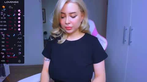 Snapshot of monalauu chatting on 12-07-24, 01:51 online show from 12-07-24, 01:51