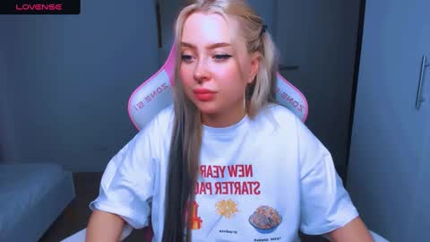 Snapshot of monalauu chatting on 01-11-25, 02:04 online show from 01-11-25, 02:04