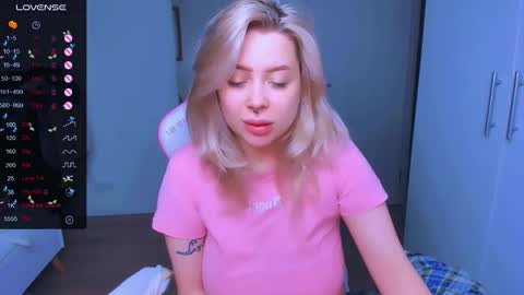 Snapshot of monalauu chatting on 02-05-25, 11:28 online show from 02-05-25, 11:28