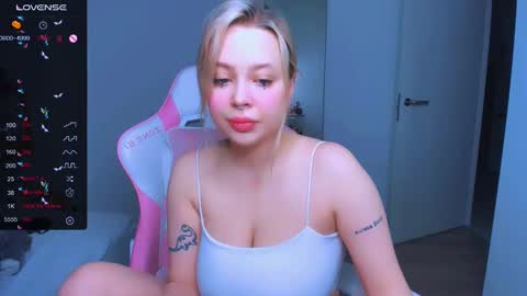 Snapshot of monalauu chatting on 02-24-25, 11:19 online show from 02-24-25, 11:19