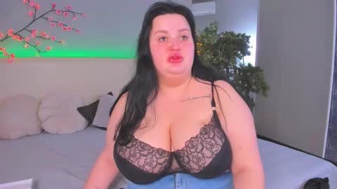 Monica online show from 03-11-26, 02:01