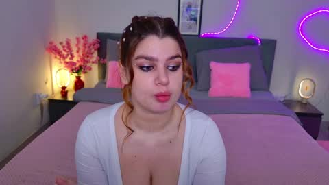 Snapshot of moneyforpeaches chatting on 05-08-26, 05:29 moneyforpeaches online show from 05-08-26, 05:29
