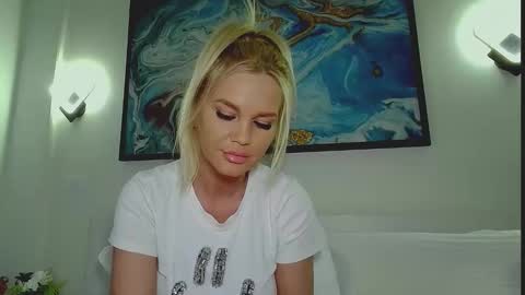Snapshot of moni_ chatting on 06-06-26, 03:33 Monica online show from 06-06-26, 03:33