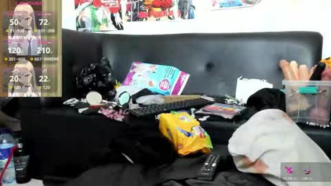 Snapshot of monica_collins chatting on 11-18-25, 01:00 moni online show from 11-18-25, 01:00