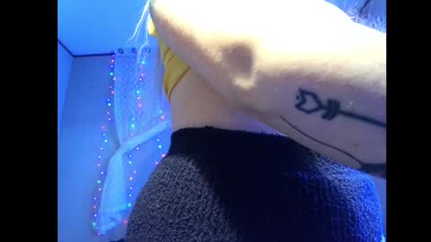 Snapshot of monica_lily chatting on 01-22-25, 04:33 Monica online show from 01-22-25, 04:33