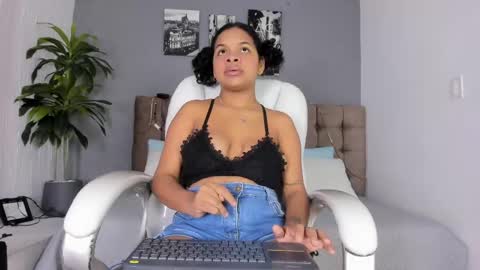 Snapshot of monica_robles_ chatting on 04-07-26, 08:09 monica_robles_ online show from 04-07-26, 08:09
