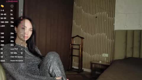 monica_weisss online show from 04-25-26, 06:16