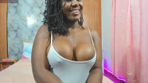 Snapshot of monicaroux chatting on 03-06-26, 02:35 online show from 03-06-26, 02:35