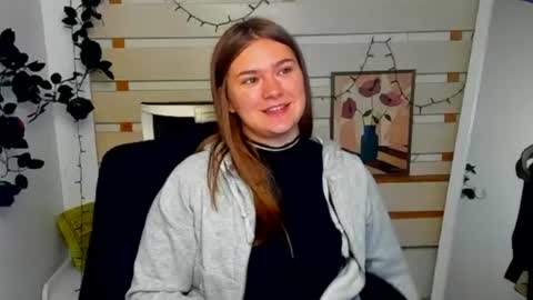 Snapshot of monika_youu chatting on 07-08-26, 09:47 Monika online show from 07-08-26, 09:47