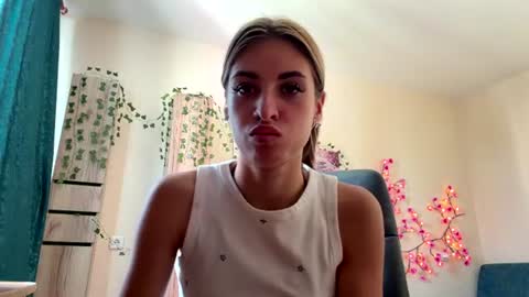 Snapshot of monikaanis chatting on 07-29-26, 03:26 Rossy online show from 07-29-26, 03:26