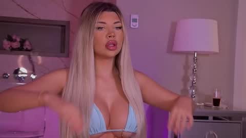 Moni online show from 09-30-25, 03:33