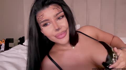 Alessia online show from 10-31-25, 05:47