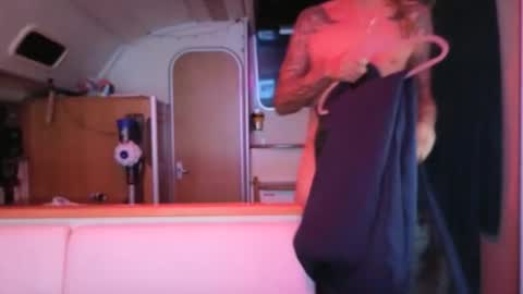 Monk and Mia online show from 12-05-25, 04:54