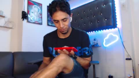 Snapshot of monkey_uchiha77 chatting on 02-24-25, 04:05 simon dice online show from 02-24-25, 04:05