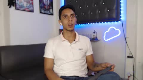 Snapshot of monkey_uchiha77 chatting on 03-10-25, 01:10 simon dice online show from 03-10-25, 01:10