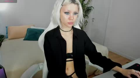 Snapshot of monro_doll chatting on 07-22-26, 09:23 MONRO online show from 07-22-26, 09:23