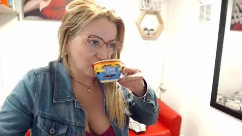 monserrat_diva online show from 02-05-26, 09:19