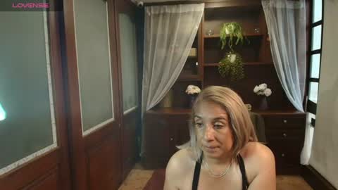 Snapshot of monserratgray chatting on 07-08-26, 01:26 MONSERRAT online show from 07-08-26, 01:26