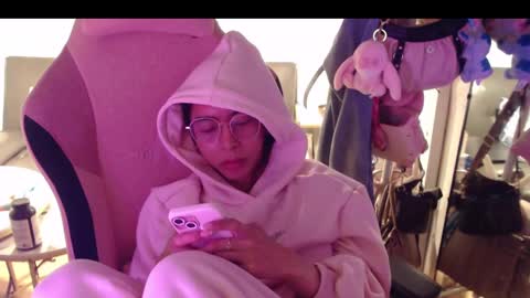 ELYSE A SIMPLE GIRL online show from 12-10-24, 09:33