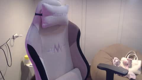 ELYSE A SIMPLE GIRL online show from 02-18-25, 12:28