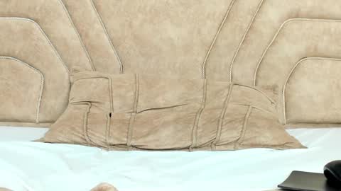 Snapshot of monsterhole91 chatting on 12-19-24, 11:46 Linda Darling online show from 12-19-24, 11:46