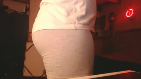 Snapshot of montana6897 chatting on 02-24-25, 09:10 Kingalby817 online show from 02-24-25, 09:10