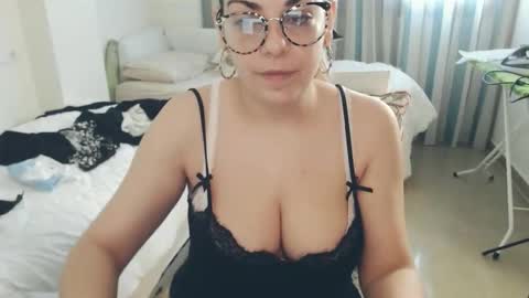 Monse online show from 04-06-26, 07:42