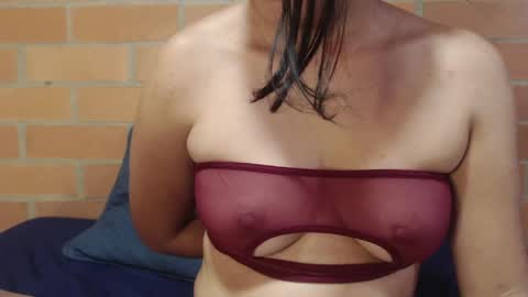 Snapshot of montserrat_jay chatting on 04-29-26, 01:48 Luisa online show from 04-29-26, 01:48