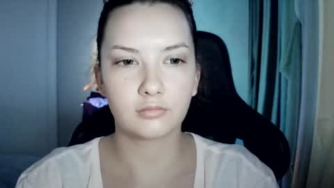 moodiemira online show from 06-06-26, 06:23