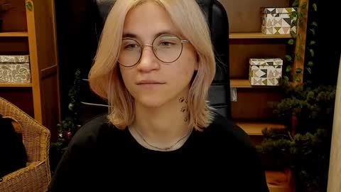 Katrin online show from 12-12-24, 03:37