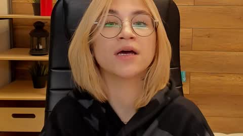 Katrin online show from 01-12-25, 02:35