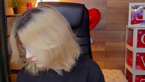 Katrin online show from 03-07-25, 01:20