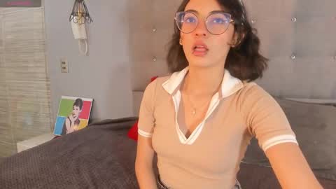 Snapshot of moon__april chatting on 09-24-25, 05:16 Elizabeth online show from 09-24-25, 05:16