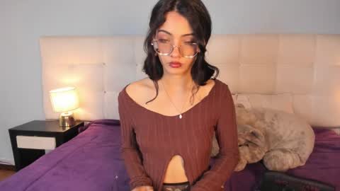 Snapshot of moon__april chatting on 11-25-25, 07:14 Elizabeth online show from 11-25-25, 07:14