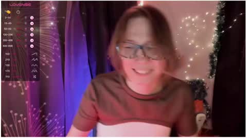 Snapshot of moon__girl chatting on 12-15-24, 10:15 Roxy online show from 12-15-24, 10:15