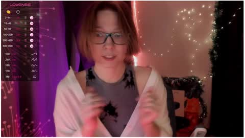 Snapshot of moon__girl chatting on 12-20-24, 08:12 Roxy online show from 12-20-24, 08:12