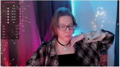 Snapshot of moon__girl chatting on 01-25-25, 08:00 Roxy online show from 01-25-25, 08:00