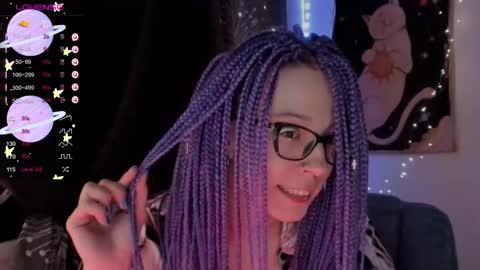 Snapshot of moon__girl chatting on 09-18-25, 09:17 Roxy online show from 09-18-25, 09:17