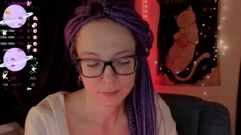 Snapshot of moon__girl chatting on 09-29-25, 09:08 Roxy online show from 09-29-25, 09:08