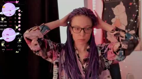 Snapshot of moon__girl chatting on 10-05-25, 10:46 Roxy online show from 10-05-25, 10:46