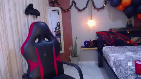 moon_and_fire_ online show from 11-03-25, 05:20