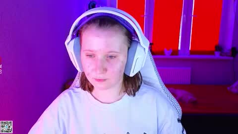 Lola online show from 11-24-25, 12:38